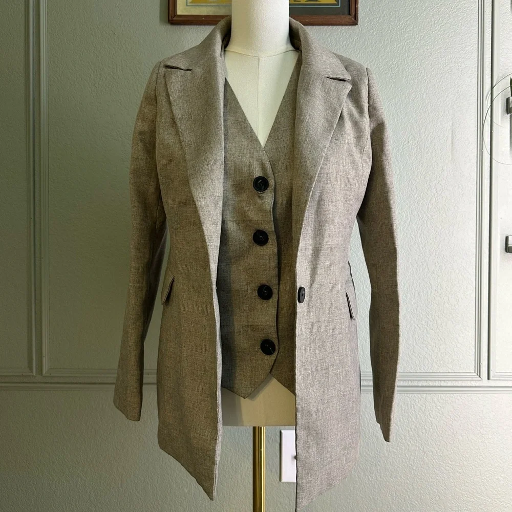 Han Queen Women’s Three Piece Suit - MEDIUM